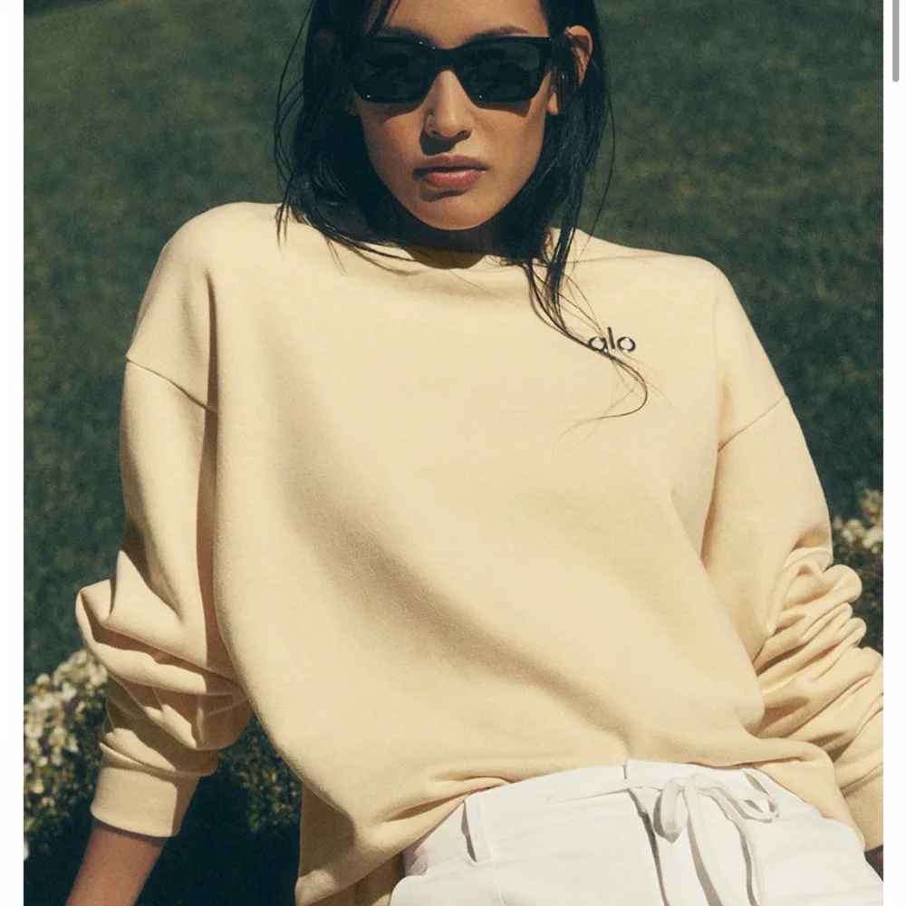 ALO Yoga Accolade Crew Neck Pullover -
Candlelight Yellow - Picture 3 of 5